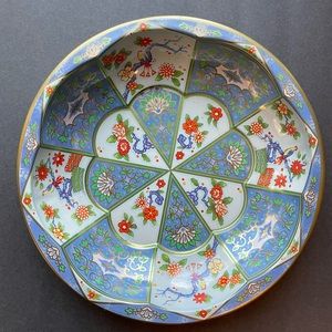 Vintage Daher Decorated Ware tin with flowers.